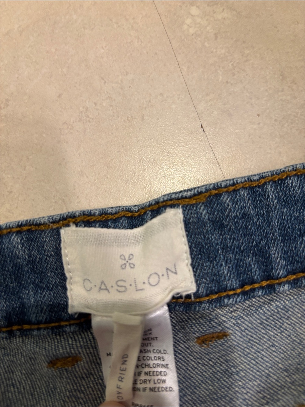 Caslon Boyfriend Classic Women's Denim Roll-Cuff Shorts Sz 30 - Picture 3 of 8